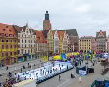 Widok z lotu ptaka na lodowisko w Rynku w weekend 14-15 lutego 2026 r..