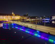 <p>Podświetlone Mosty Uniwersyteckie. Widok po zmroku. Wrocław, 28.02.2026</p>