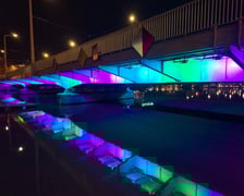 <p>Podświetlone Mosty Uniwersyteckie. Widok po zmroku. Wrocław, 28.02.2026</p>