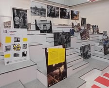 <p>Wystawa "Tożsamość" Chrisa Niedenthala w bibliotece Grafit</p>