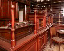 <p>Apteka pod Słońcem sprzedana - zabytkowe meble zostają</p>