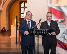 <p>Odsłonięcie popiersia generała J&oacute;zefa Bema we wrocławskim ratuszu</p>