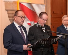 <p>Odsłonięcie popiersia generała J&oacute;zefa Bema we wrocławskim ratuszu</p>