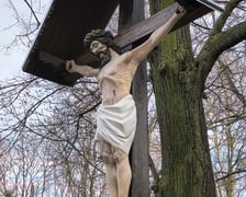 <p>Stuletni krzyż nad Odrą. Marzec 2026.</p>