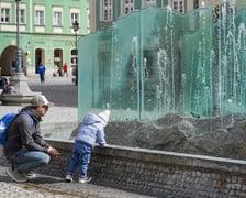 Wrocławskie fontanny w śmigus-dyngus. Dziś najwytrwalej - i najpiękniej - lały wodę