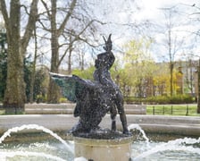 Wrocławskie fontanny w śmigus-dyngus. Dziś najwytrwalej - i najpiękniej - lały wodę