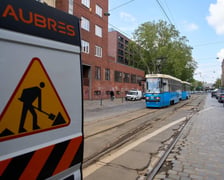Naprawa uszkodzonego torowiska na ulicy Pułaskiego (13 maja 2026)