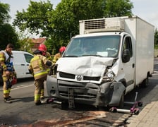 Zderzenie autobusu miejskiego z samochodem dostawczym na ul. Żernickiej, 1 czerwca 2026 r.