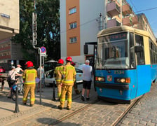 Uszkodzona taksówka i tramwaj na ul. Szewskiej. Z powodu wypadku zmieniono trasy tramwajów, 29.06.2026 r.