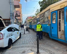 Uszkodzona taksówka i tramwaj na ul. Szewskiej. Z powodu wypadku zmieniono trasy tramwajów, 29.06.2026 r.