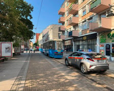 Uszkodzona taksówka i tramwaj na ul. Szewskiej. Z powodu wypadku zmieniono trasy tramwajów, 29.06.2026 r.