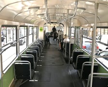 Siedzenia w tramwaju Konstal 102