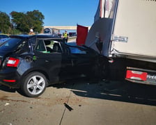 Wypadek na A4 między węzłami Gościsław i Kostomłoty. Zderzyły się trzy pojazdy, autostrada w kierunku Wrocławia jest zablokowana. Zginęła jedna osoba. 27.08.2026 r.