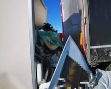 Wypadek na A4 między węzłami Gościsław i Kostomłoty. Zderzyły się trzy pojazdy, autostrada w kierunku Wrocławia jest zablokowana. Zginęła jedna osoba. 27.08.2026 r.
