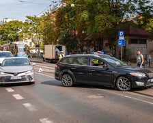 Kolizja samochodów na ulicy Traugutta