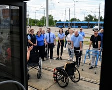 MPK Wrocław i Fundacja Potrafię Pomóc zorganizowały szkolenia dla motorniczych i kierowców. Celem warsztatów jest poprawa jakości obsługi osób z niepełnosprawnościami