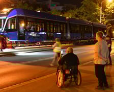 Nocny przyjazd 21. tramwaju Moderus Gamma do Wrocławia