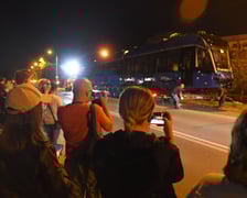 Nocny przyjazd 21. tramwaju Moderus Gamma do Wrocławia