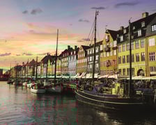 7. Dania. Malownicze nabrzeża, kolorowe ulice i ludzie, którzy słyną z otwartości. Z wrocławskiego lotniska dolecimy do Billund.