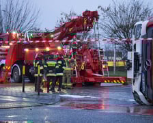 Do wypadku wozu strażackiego i busa doszło dzisiaj rano (23.12.) we Wrocławiu