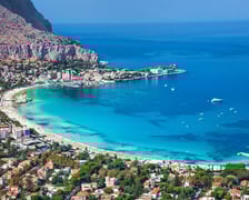 <p><!-- [if gte mso 9]><xml>
 <w:WordDocument>
  <w:View>Normal</w:View>
  <w:Zoom>0</w:Zoom>
  <w:TrackMoves/>
  <w:TrackFormatting/>
  <w:HyphenationZone>21</w:HyphenationZone>
  <w:PunctuationKerning/>
  <w:ValidateAgainstSchemas/>
  <w:SaveIfXMLInvalid>false</w:SaveIfXMLInvalid>
  <w:IgnoreMixedContent>false</w:IgnoreMixedContent>
  <w:AlwaysShowPlaceholderText>false</w:AlwaysShowPlaceholderText>
  <w:DoNotPromoteQF/>
  <w:LidThemeOther>PL</w:LidThemeOther>
  <w:LidThemeAsian>X-NONE</w:LidThemeAsian>
  <w:LidThemeComplexScript>X-NONE</w:LidThemeComplexScript>
  <w:Compatibility>
   <w:BreakWrappedTables/>
   <w:SnapToGridInCell/>
   <w:WrapTextWithPunct/>
   <w:UseAsianBreakRules/>
   <w:DontGrowAutofit/>
   <w:SplitPgBreakAndParaMark/>
   <w:EnableOpenTypeKerning/>
   <w:DontFlipMirrorIndents/>
   <w:OverrideTableStyleHps/>
  </w:Compatibility>
  <w:DoNotOptimizeForBrowser/>
  <m:mathPr>
   <m:mathFont m:val="Cambria Math"/>
   <m:brkBin m:val="before"/>
   <m:brkBinSub m:val="--"/>
   <m:smallFrac m:val="off"/>
   <m:dispDef/>
   <m:lMargin m:val="0"/>
   <m:rMargin m:val="0"/>
   <m:defJc m:val="centerGroup"/>
   <m:wrapIndent m:val="1440"/>
   <m:intLim m:val="subSup"/>
   <m:naryLim m:val="undOvr"/>
  </m:mathPr></w:WordDocument>
</xml><![endif]--><!-- [if gte mso 9]><xml>
 <w:WordDocument>
  <w:View>Normal</w:View>
  <w:Zoom>0</w:Zoom>
  <w:TrackMoves/>
  <w:TrackFormatting/>
  <w:HyphenationZone>21</w:HyphenationZone>
  <w:PunctuationKerning/>
  <w:ValidateAgainstSchemas/>
  <w:SaveIfXMLInvalid>false</w:SaveIfXMLInvalid>
  <w:IgnoreMixedContent>false</w:IgnoreMixedContent>
  <w:AlwaysShowPlaceholderText>false</w:AlwaysShowPlaceholderText>
  <w:DoNotPromoteQF/>
  <w:LidThemeOther>PL</w:LidThemeOther>
  <w:LidThemeAsian>X-NONE</w:LidThemeAsian>
  <w:LidThemeComplexScript>X-NONE</w:LidThemeComplexScript>
  <w:Compatibility>
   <w:BreakWrappedTables/>
   <w:SnapToGridInCell/>
   <w:WrapTextWithPunct/>
   <w:UseAsianBreakRules/>
   <w:DontGrowAutofit/>
   <w:SplitPgBreakAndParaMark/>
   <w:EnableOpenTypeKerning/>
   <w:DontFlipMirrorIndents/>
   <w:OverrideTableStyleHps/>
  </w:Compatibility>
  <w:DoNotOptimizeForBrowser/>
  <m:mathPr>
   <m:mathFont m:val="Cambria Math"/>
   <m:brkBin m:val="before"/>
   <m:brkBinSub m:val="--"/>
   <m:smallFrac m:val="off"/>
   <m:dispDef/>
   <m:lMargin m:val="0"/>
   <m:rMargin m:val="0"/>
   <m:defJc m:val="centerGroup"/>
   <m:wrapIndent m:val="1440"/>
   <m:intLim m:val="subSup"/>
   <m:naryLim m:val="undOvr"/>
  </m:mathPr></w:WordDocument>
</xml><![endif]-->Włochy to zdecydowanie najpopularniejszy kierunek wybierany przez podr&oacute;żnych z Wrocławia. Zimą warto postawić przede wszystkim na południowe Włochy i Sycylię z uwagi na temperatury. Pod koniec stycznia i na początku lutego podr&oacute;żni mogą spodziewać się tam nawet kilkunastu stopni na plusie i pełnego słońca.</p>
<p>Idealnym kierunkiem będzie Palermo, do kt&oacute;rego można polecieć w terminie 28-31 stycznia, lub 4-7 lutego, płacąc za bilety odpowiednio 432 lub 624 zł. Na Sycylię przyciągają białe piaski Mondello, a także popularne plaże w miejscowościach Cinisi i Capaci.</p>