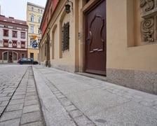 <p>Na zdjęciu: fragment wyremontowanej ulicy Wszystkich Świętych&nbsp;</p>