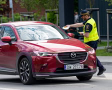 Strażnicy miejscy przez kilka dni rozdają kierowcom ulotki informujące o objazdach.