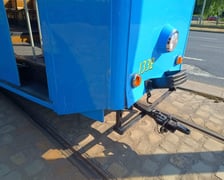 Zabytkowy tramwaj zderzył się dzisiaj (4 czerwca) z autem osobowym