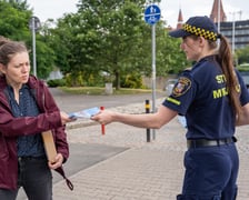 Strażnicy miejscy starali się dotrzeć z ulotkami przede wszystkim do pasażerów korzystających z komunikacji miejskiej w obrębie ulicy Legnickiej.