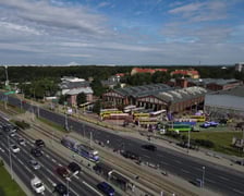 Widoki z poprzednich edycji dni otwartych w Zajezdni Popowice. Na zdjęciach zabytkowe pojazdy komunikacji miejskiej