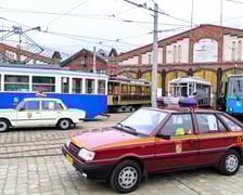 Widoki z poprzednich edycji dni otwartych w Zajezdni Popowice. Na zdjęciach zabytkowe pojazdy komunikacji miejskiej