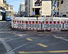 Skrzyżowanie ulic Piłsudskiego i Świdnickiej. Remont torowiska już prawie skończony.