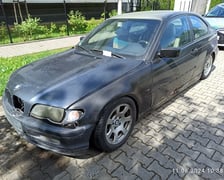 <p>Nieprawidłowo zaparkowany pojazd</p>