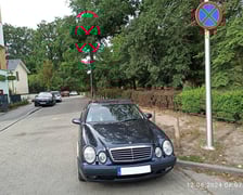 <p>Nieprawidłowo zaparkowany pojazd</p>