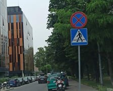 <p>Nieprawidłowo zaparkowany pojazd</p>