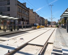 Ostatnie prace na torowisku na ulicy Kazimierza Wielkiego. Od czwartku będą już po nim jeździć tramwaje