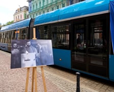 Tramwaj im. Piotra Bednarza – nadanie imienia. Uczestnicy spotkania, 22 sierpnia 2025 r.