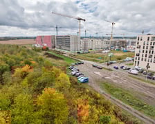 Aleja Architektów i jej otoczenie - istniejące i powstające budynki na Nowych Żernikach na osiedlu Leśnica (zdjęcie z października 2025 r.)