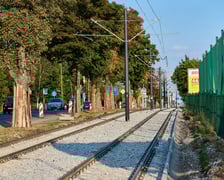 Torowisko na ul. Kosmonautów pod koniec remontu. Jeszcze nie wszystko skończone, ale już jeżdżą tramwaje. Od 8 września wracają tu na stałe