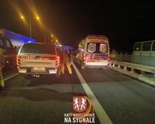 <p>Wypadek na AOW - zderzyły się cztery samochody w tym osob&oacute;wka i trzy ciężarowe - 18 września</p>