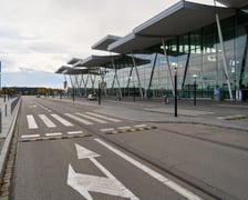 <p>Wrocławskie lotnisko zamknięte do 4 grudnia 2025. Pusty terminal. Wrocław, 26.10.2025</p>