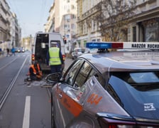 Naprawa uszkodzonej szyny tramwajowej na ul. Chrobrego.