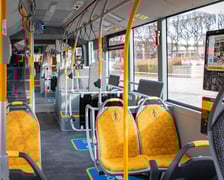 Prezentacja nowych aglomeracyjnych mercedesów pod Halą Stulecia, 14 listopada 2025