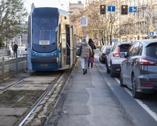 Najwęższy przystanek w mieście, a może i na świecie, zniknie w sobotę 22 listopada