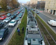 Tramwaj, który wykoleił się na ul. Legnickiej