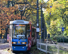 Konstal 105 przy przystanku "Stadion Olimpijski"
