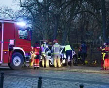 <p>Samoch&oacute;d w Fosie Miejskiej na Podwalu na wysokości numeru 53 - 13 grudnia</p>