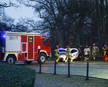 <p>Samoch&oacute;d w Fosie Miejskiej na Podwalu na wysokości numeru 53 - 13 grudnia</p>