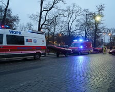 <p>Samoch&oacute;d w Fosie Miejskiej na Podwalu na wysokości numeru 53 - 13 grudnia</p>