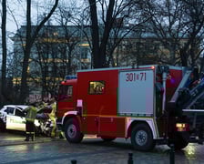 <p>Samoch&oacute;d w Fosie Miejskiej na Podwalu na wysokości numeru 53 - 13 grudnia</p>